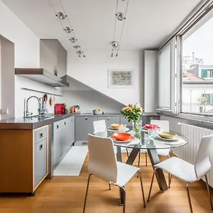 The Orange Attic - Navigli Area , Milan Italie