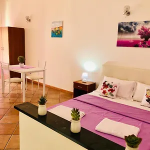 https://carlottashome.taorminaitalyhotels.com